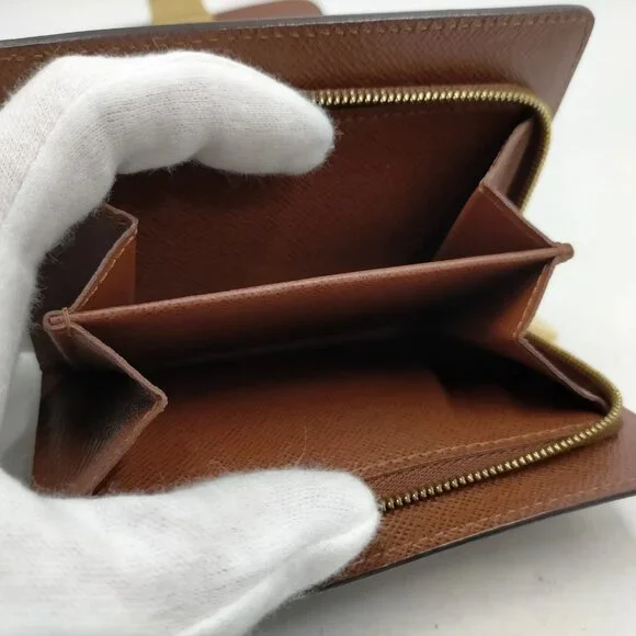 Authentic Louis Vuitton Monogram Leather Wallet mn388-113025